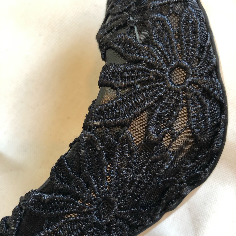 Valentino 39 Black Lace Pumps - Picture 5 of 8